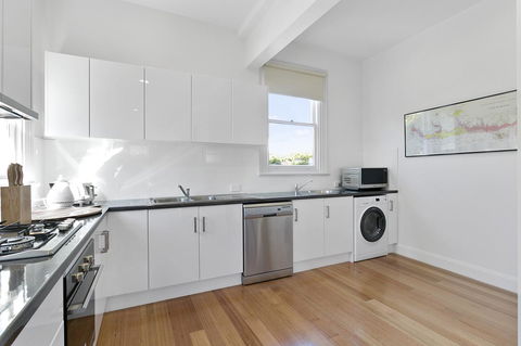 Amberley - Hotel Gold Coast 9