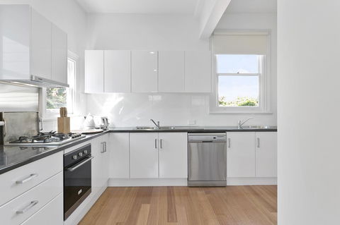 Amberley - Hotel Gold Coast 8