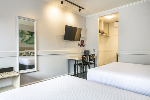 Nightcap At Matthew Flinders Hotel - Hotel Gold Coast 12