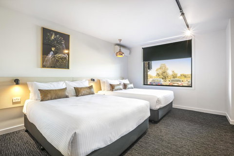 Nightcap At The Cheeky Squire - Hotel Gold Coast 19