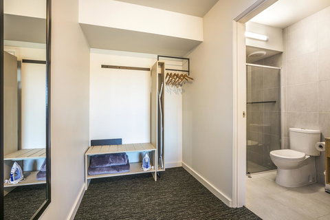 Nightcap At The Cheeky Squire - Hotel Gold Coast 20