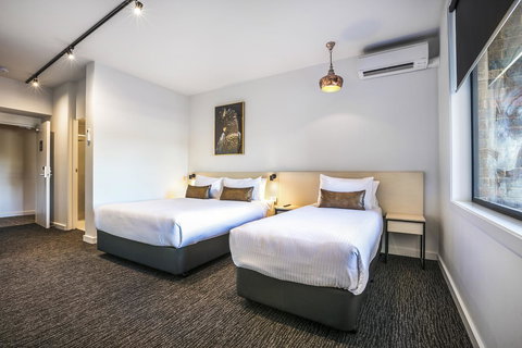 Nightcap At The Cheeky Squire - Hotel Gold Coast 1