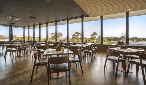 Nightcap At The Cheeky Squire - Hotel Gold Coast 5