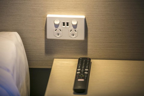 Nightcap At The Cheeky Squire - Hotel Gold Coast 11