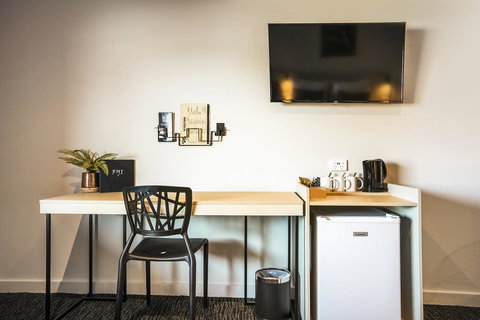 Nightcap At The Cheeky Squire - Hotel Gold Coast 21