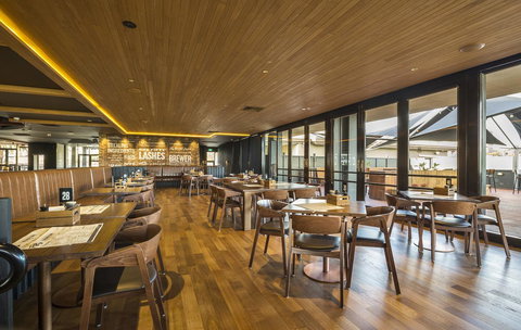 Nightcap At The Cheeky Squire - Hotel Gold Coast 27