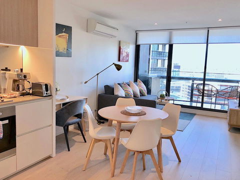Pride Docklands Waterfront Apartment City View - Hotel Gold Coast 5