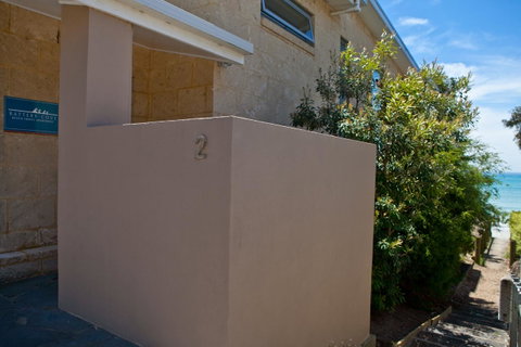 Battery Cove Beach Front Apartment - Hotel Gold Coast 3