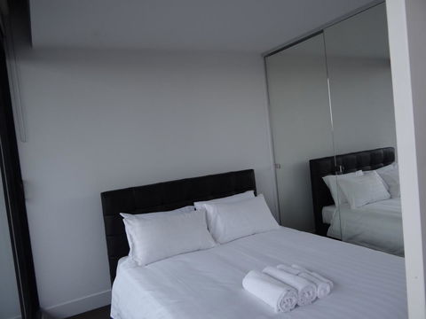 Amazing Accommodations : South Yarra - Hotel Gold Coast 10