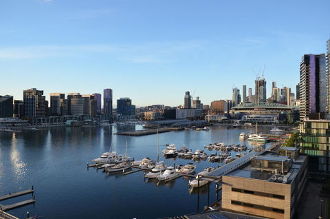 Orange Stay At Collins Wharf - Hotel Gold Coast 3