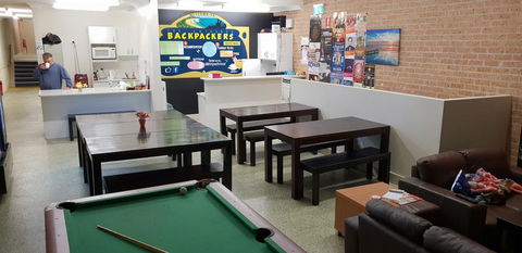 The Entrance Backpackers - Hotel Gold Coast 1