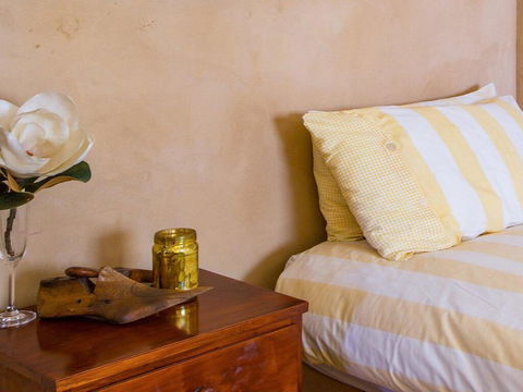 The Farmhouse - Grape Vines And Rolling Green Hills - Hotel Gold Coast 3