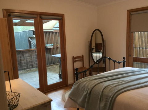 The Green Room Wattle Glen - Hotel Gold Coast 3