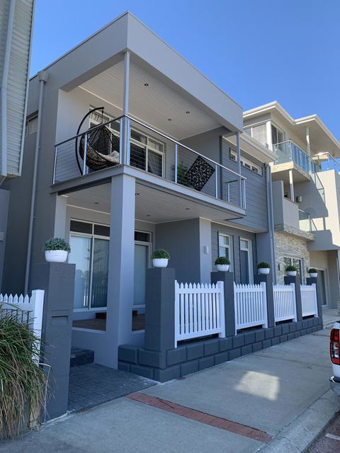 The Hutt - Hotel Gold Coast 0