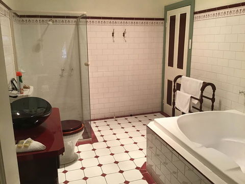 The Olde Devonshire House - Hotel Gold Coast 3