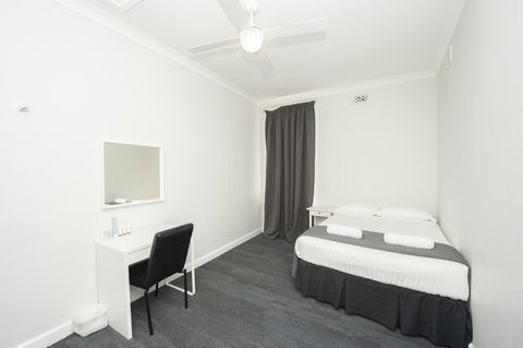 The Parade Hotel - Hotel Gold Coast 3