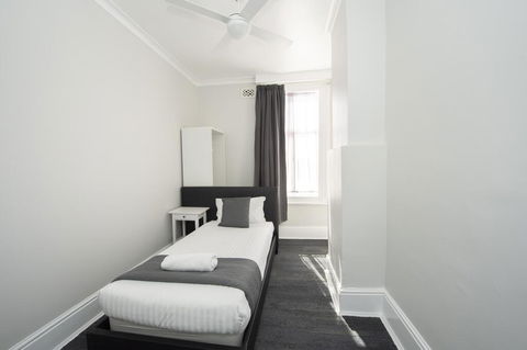 The Parade Hotel - Hotel Gold Coast 2