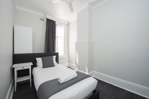 The Parade Hotel - Hotel Gold Coast 1