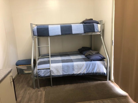 The Retreat - Hotel Gold Coast 1