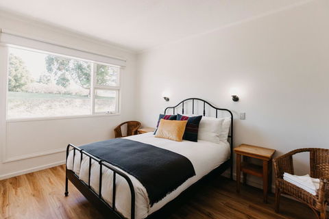 The Robin Hood Inn - Hotel Gold Coast 1