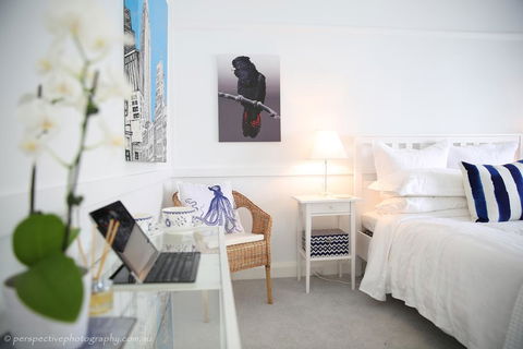The Sampson - Orange - Hotel Gold Coast 1