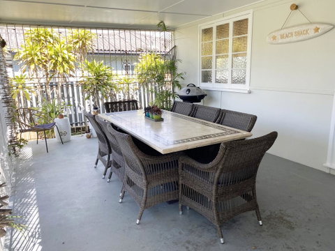 The Shack - Hotel Gold Coast 2