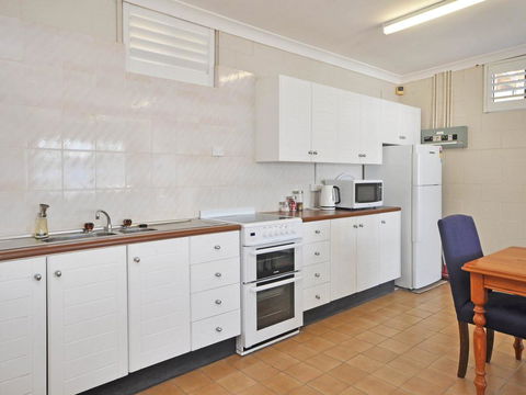 The Studio On The Lake @ Fishing Point, Lake Macquarie - Honestly Put The Line In And Catch Fish - Hotel Gold Coast 3