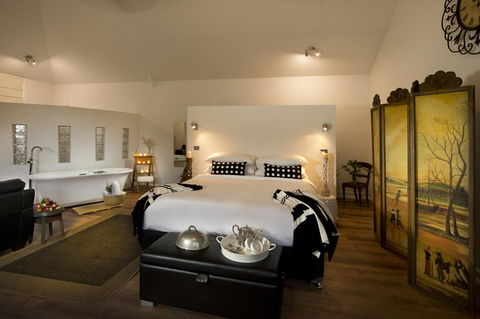 The Villa - Hotel Gold Coast 1