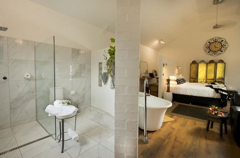 The Villa - Hotel Gold Coast 3
