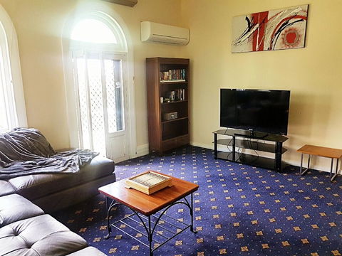 The Wharf Hotel - Hotel Gold Coast 2