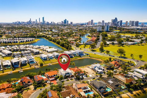 The White House GC Waterfront Home Cinema Jacuzzi Heated Pool - Hotel Gold Coast 1