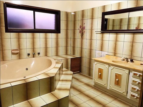 Thomastown Antique House En-suite Room - Hotel Gold Coast 1