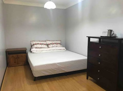 Thomastown Antique House En-suite Room - Hotel Gold Coast 0