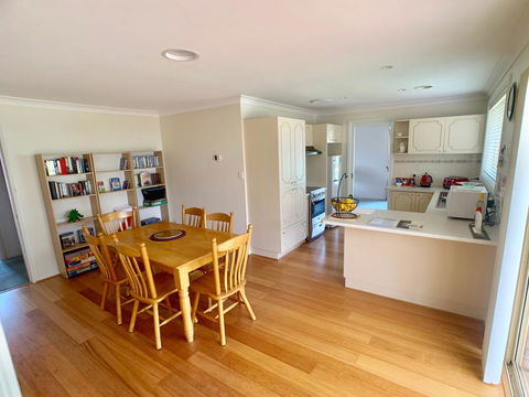 Tidy Home In A Leafy Suburb, Great Location - Hotel Gold Coast 2