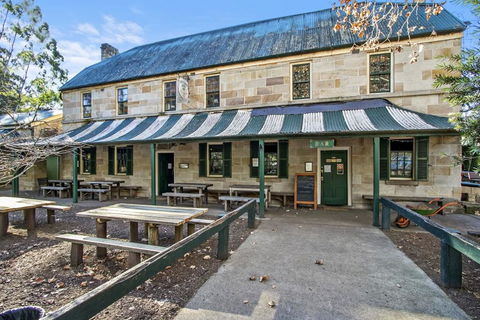 Tiny St Albans - Hotel Gold Coast 1