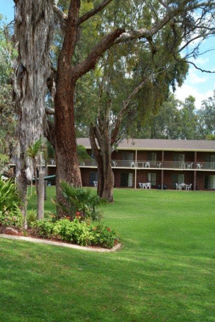 Tocumwal Golf Resort - Hotel Gold Coast 3