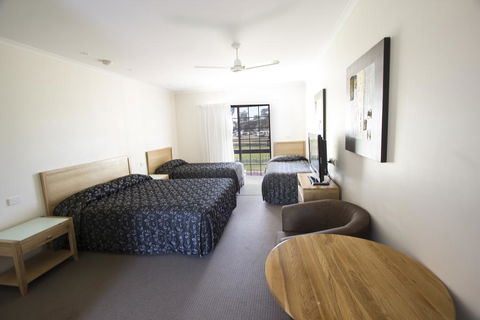 Tocumwal Golf Resort - Hotel Gold Coast 2