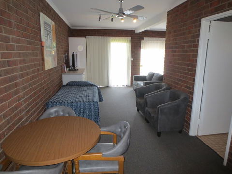 Tocumwal Golf Resort - Hotel Gold Coast 1
