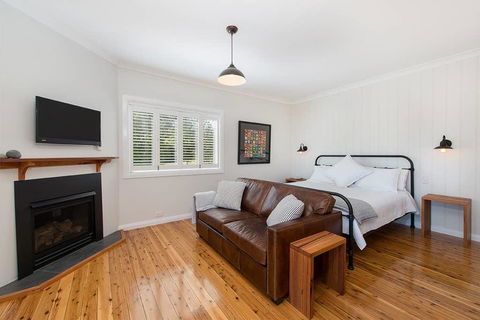 Toms Cottage - Wilgowrah -A Country Escape - Hotel Gold Coast 1