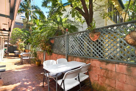 Tondio Terrace Flat 5 - Pet Friendly, Ground Floor Budget Style Accommodation - Hotel Gold Coast 2