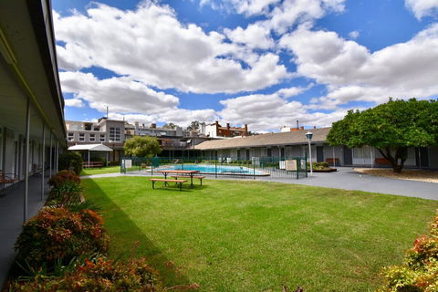 Townhouse Motel Cowra - Hotel Gold Coast 2