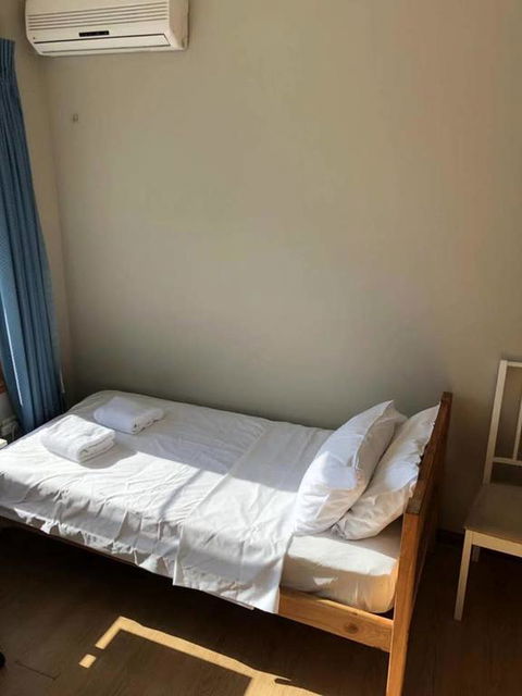 Traveler's Affordable Studio Unit (Beverly Hills) - Hotel Gold Coast 3