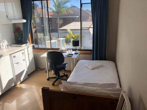 Traveler's Affordable Studio Unit (Beverly Hills) - Hotel Gold Coast 2