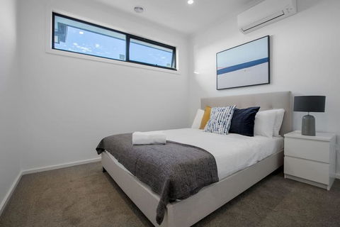 Trendy Sweet Home 4Beds@Blackburn South - Hotel Gold Coast 3