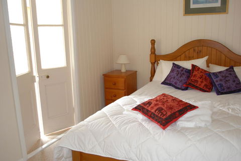 Twisted Gum Vineyard Cottage - Hotel Gold Coast 2