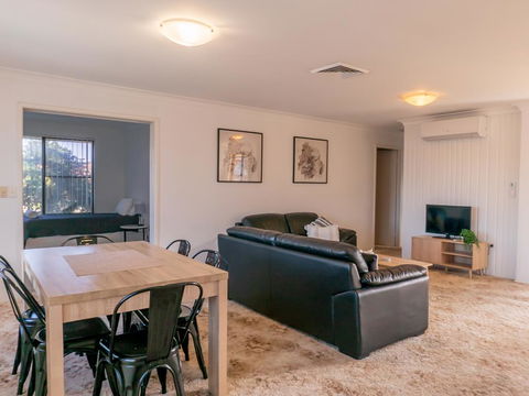 Unit 1@Tee Jays - Hotel Gold Coast 1