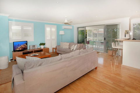 Unit 4, Marcoola Sands, 47 Petrie Avenue Marcoola, 300 BOND, LINEN SUPPLIED - Hotel Gold Coast 1