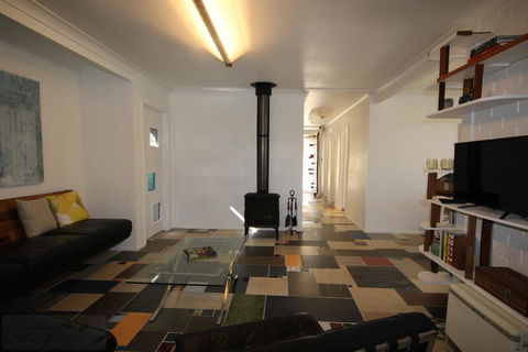 Up-cycle House Blackheath - Hotel Gold Coast 1