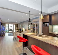 Venetian Canal Apartment-Close to Beaches and Marina - Hotel Gold Coast