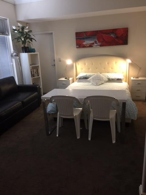 Venetian Canal 1 Bedroom Apartment - Hotel Gold Coast 3